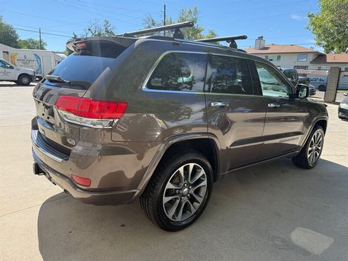 Used 2017 Jeep Grand Cherokee Overland AWD/4WD image 6