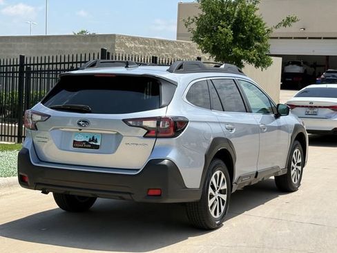 Used 2025 Subaru Outback Premium AWD/4WD image 4