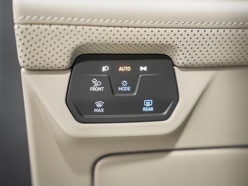 Used 2025 Volkswagen Atlas SE AWD/4WD image 38