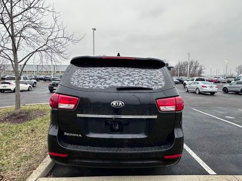 Used 2017 Kia Sedona L image 7