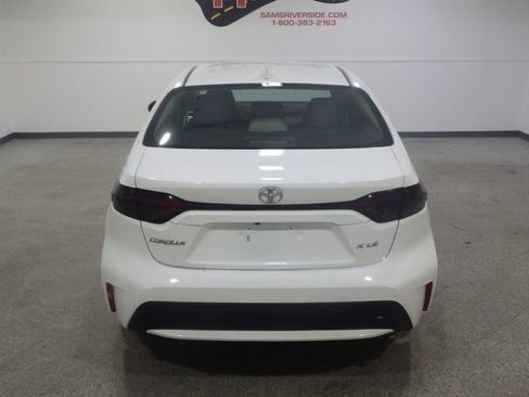 Used 2022 Toyota Corolla XLE image 3