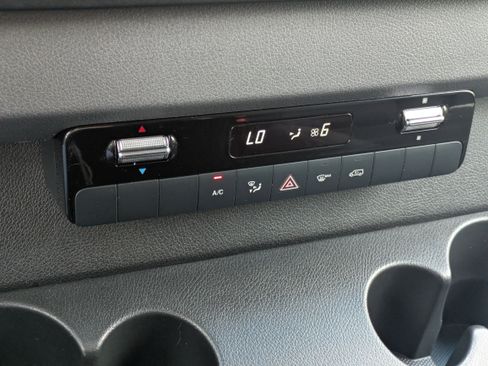 Used 2024 Mercedes-Benz Sprinter 3500 image 18