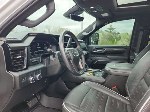 Used 2024 GMC Sierra 2500 AT4X image 21