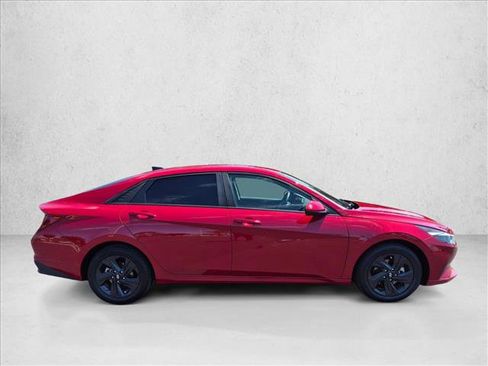 Used 2022 Hyundai Elantra SEL w/ Convenience Package FWD image 4