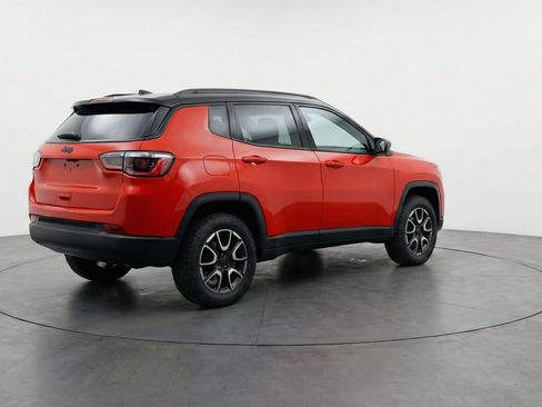Used 2025 Jeep Compass Trailhawk AWD/4WD image 9