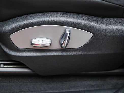 Used 2025 Porsche Macan image 24