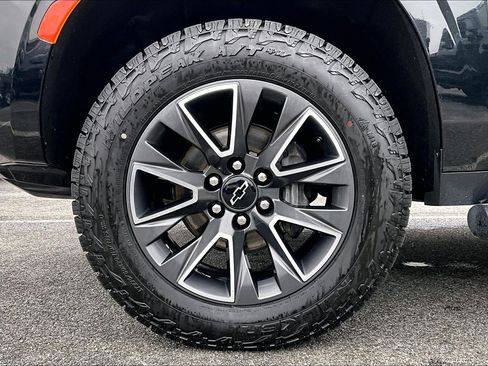 Used 2024 Chevrolet Tahoe Z71 w/ Z71 Off-Road Package image 9