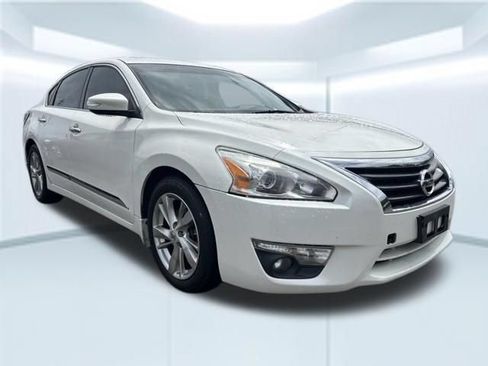 Used 2015 Nissan Altima 2.5 SL w/ Moonroof Package FWD image 3