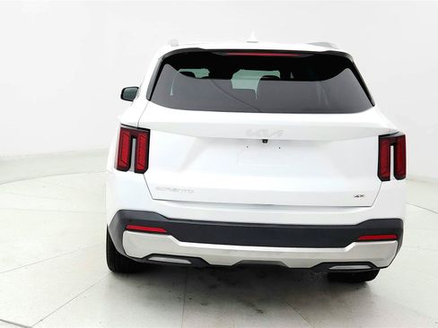 Used 2024 Kia Sorento S AWD/4WD image 4