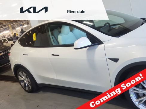 Used 2023 Tesla Model Y Long Range AWD/4WD image 1