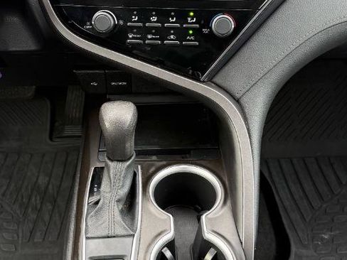 Used 2021 Toyota Camry LE image 25