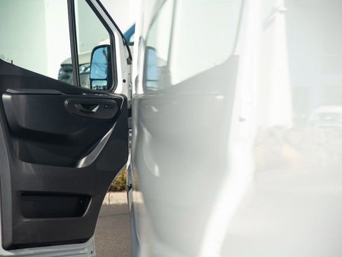 Used 2024 Mercedes-Benz Sprinter 2500 image 22