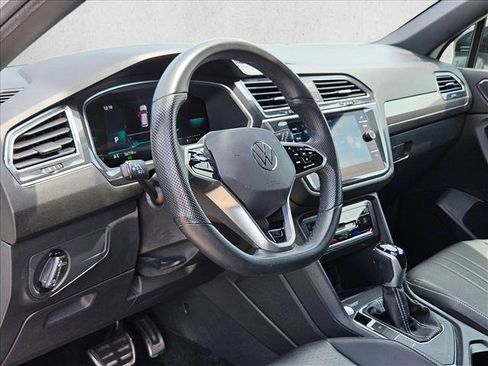 Used 2023 Volkswagen Tiguan SE R-Line FWD image 9