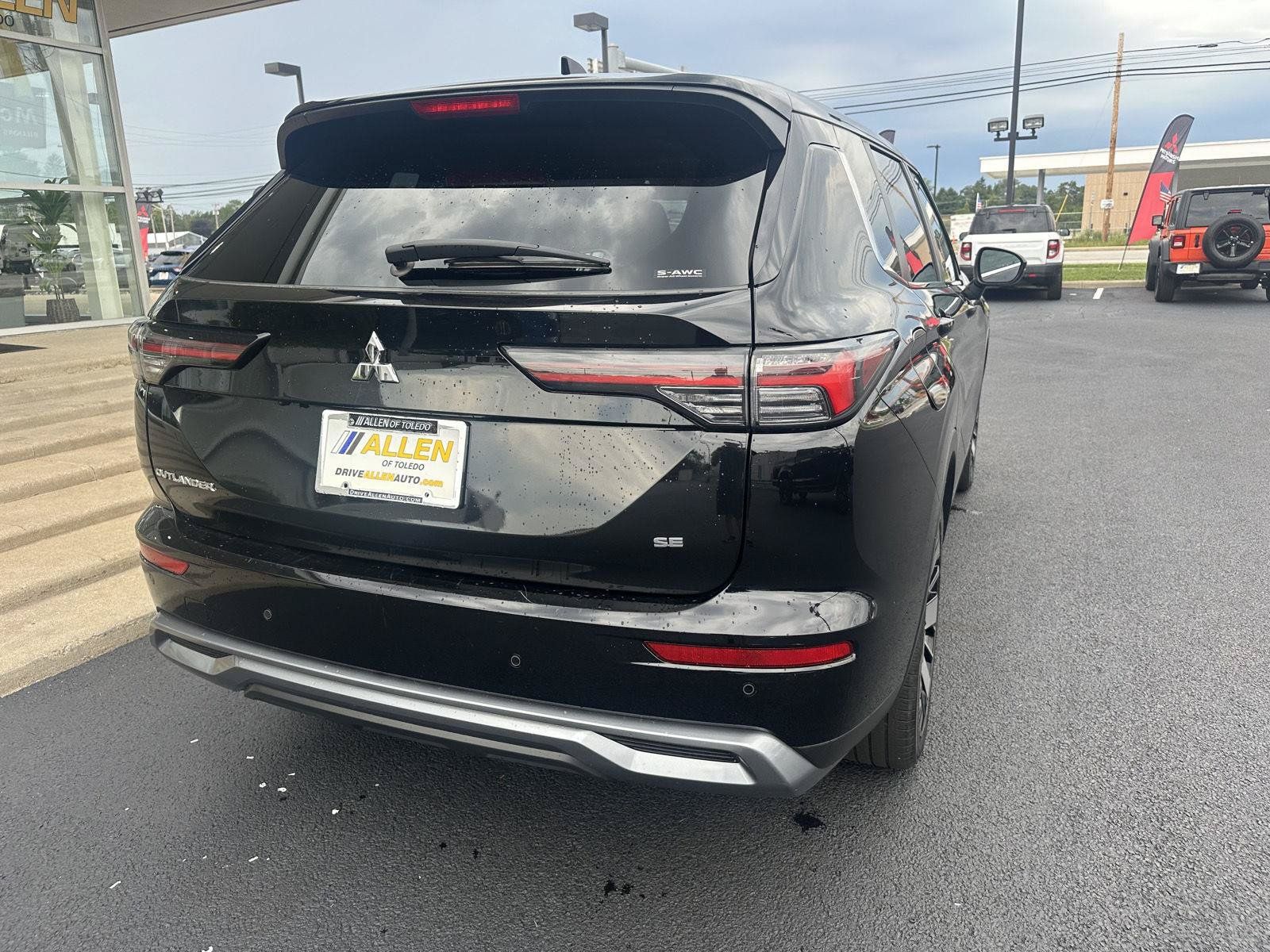 Used 2025 Mitsubishi Outlander AWD image 10