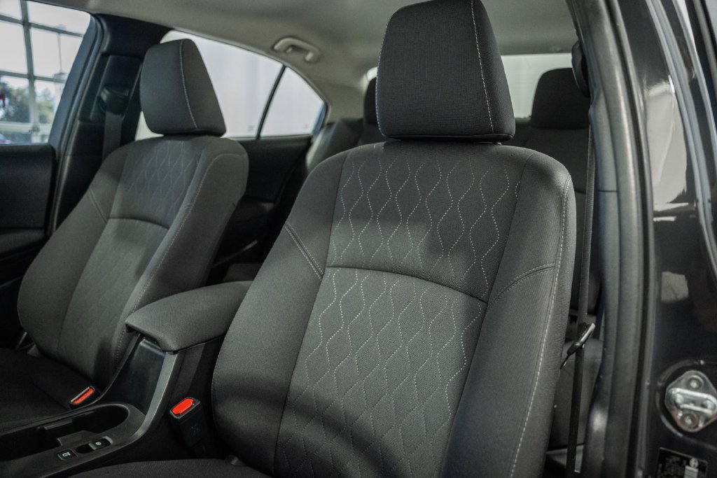 Used 2025 Toyota Corolla LE FWD image 30