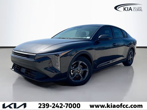 New 2025 Kia K4 LXS image 1