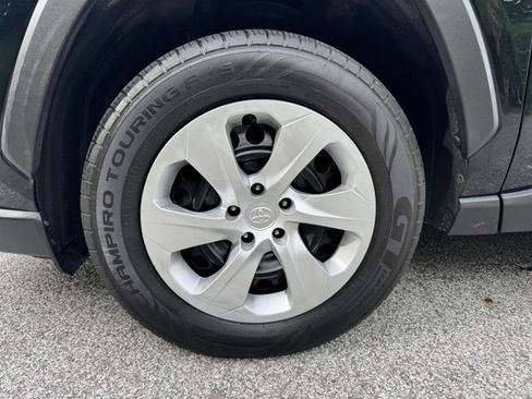 Used 2020 Toyota RAV4 LE AWD/4WD image 2