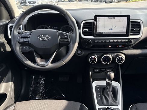 Certified 2022 Hyundai Venue Limited FWD image 2
