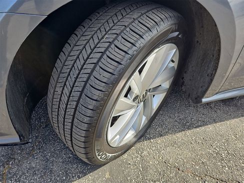 Used 2018 Volkswagen Passat 2.0T SE image 35