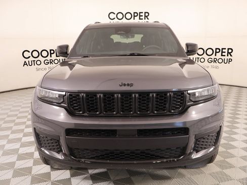 Used 2025 Jeep Grand Cherokee L Altitude AWD/4WD image 9