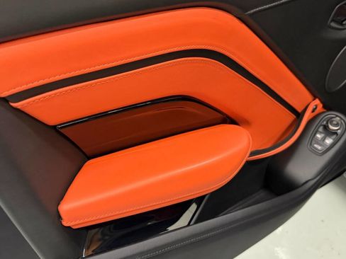 Used 2021 Aston Martin V8 Vantage Base 2dr Coupe image 31