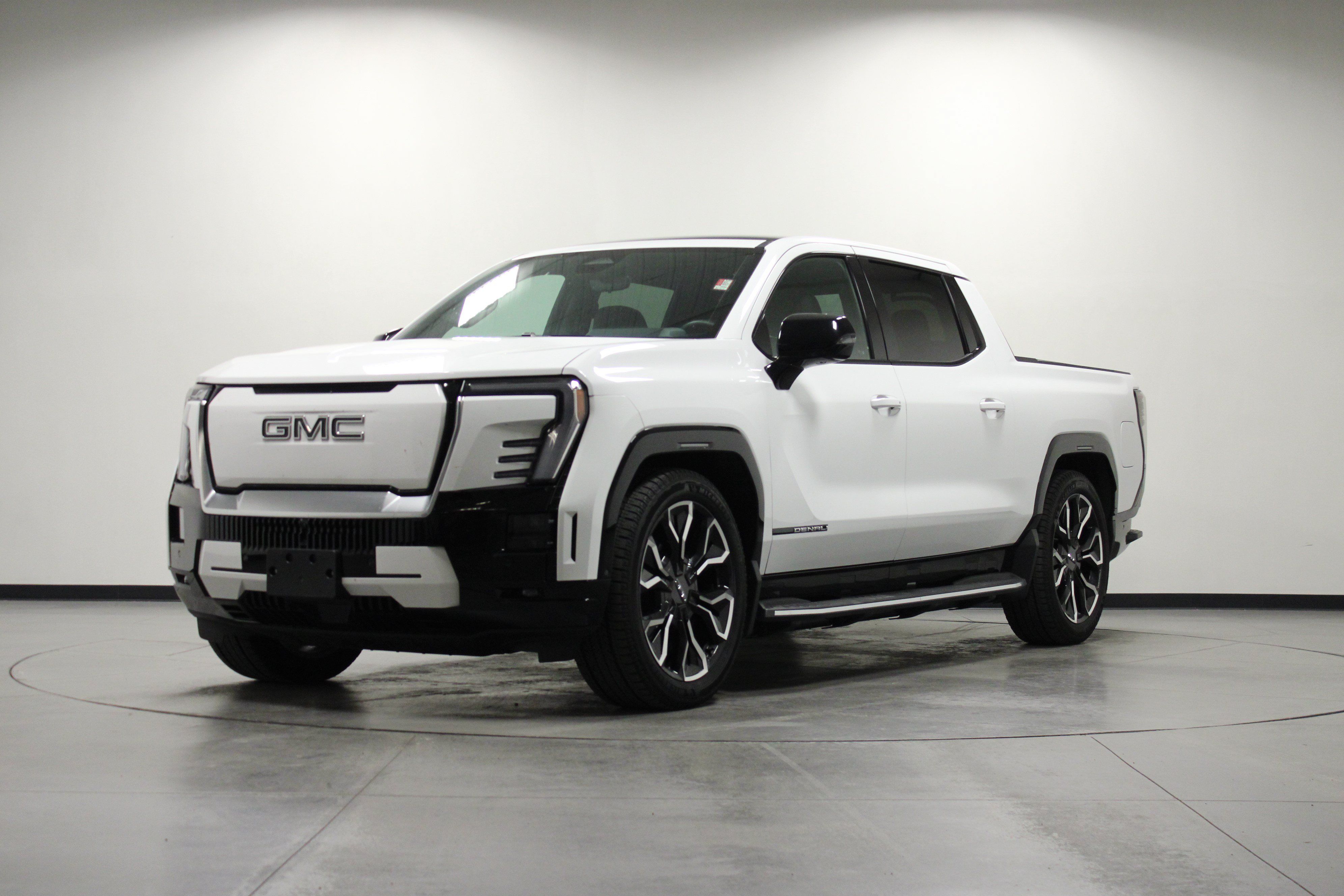 Used 2025 GMC Sierra EV Denali AWD/4WD image 8