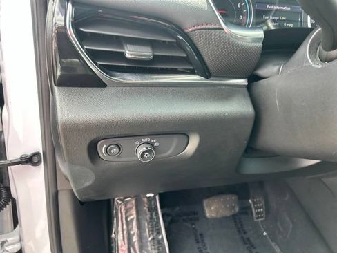 Used 2023 Chevrolet Traverse RS w/ LPO, 'HIT The Road' Package FWD image 17