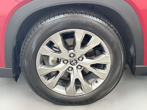 Used 2024 Toyota Grand Highlander AWD image 30