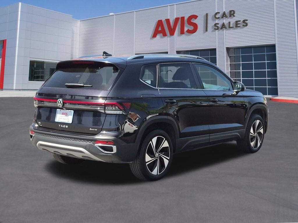 Used 2025 Volkswagen Taos SE AWD/4WD image 6