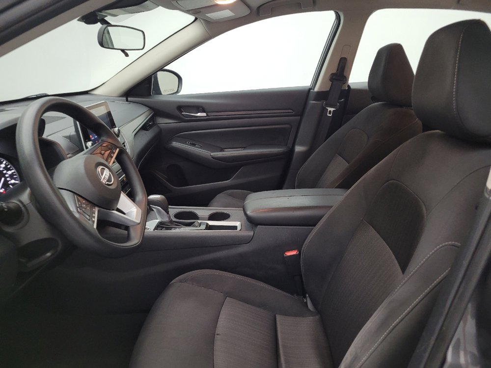 Used 2025 Nissan Altima 2.5 SV FWD image 17