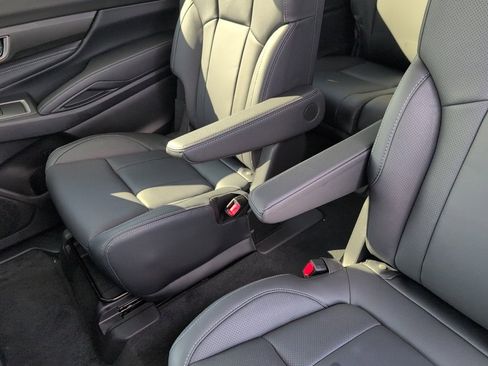 Used 2025 Subaru Ascent Limited image 61