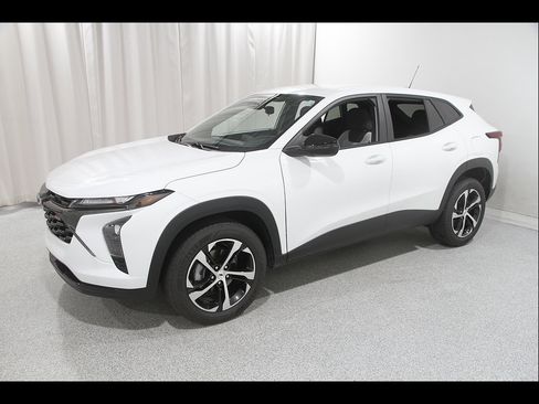 Certified 2024 Chevrolet Trax RS FWD image 3