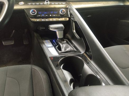 Used 2025 Hyundai Elantra SEL FWD image 26