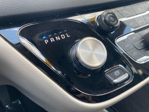 Used 2023 Chrysler Pacifica Touring-L FWD image 30