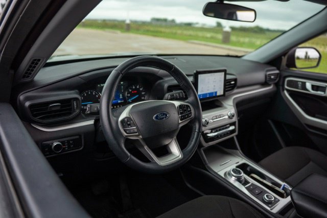 Used 2023 Ford Explorer XLT AWD/4WD image 13