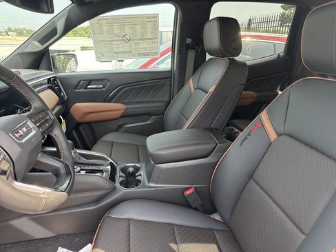 New 2026 GMC Canyon AT4 w/ AT4 Premium Package AWD/4WD image 5