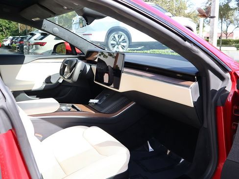 Used 2022 Tesla Model S image 30