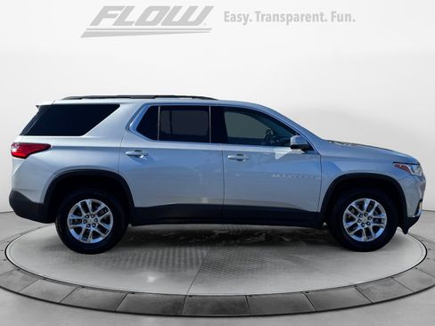 Used 2021 Chevrolet Traverse LT image 9