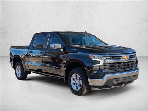 Used 2025 Chevrolet Silverado 1500 LT w/ Convenience Package II image 3