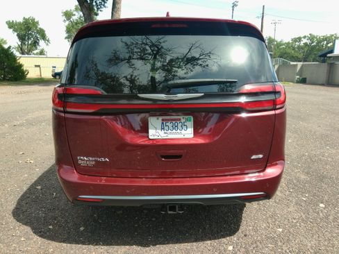 Used 2022 Chrysler Pacifica Pinnacle AWD/4WD image 5