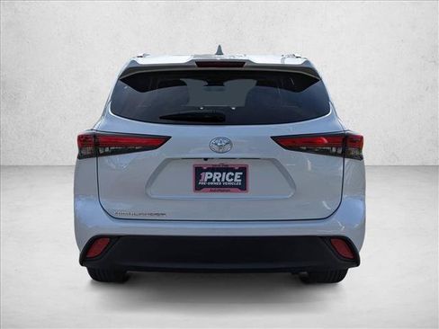 Used 2022 Toyota Highlander XLE FWD image 6