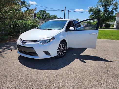 Used 2015 Toyota Corolla LE FWD image 1