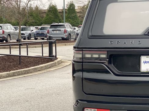 Used 2022 Jeep Grand Wagoneer Series II image 19