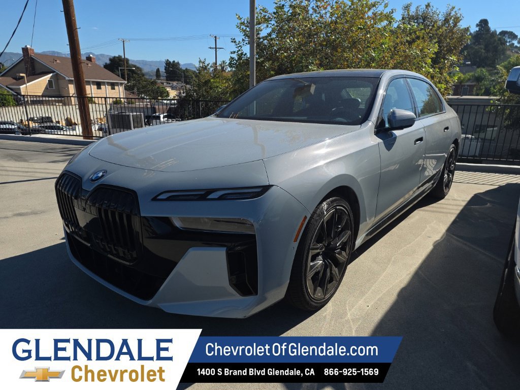 Used 2023 BMW 740i w/ Parking Assistance Package RWD image 2