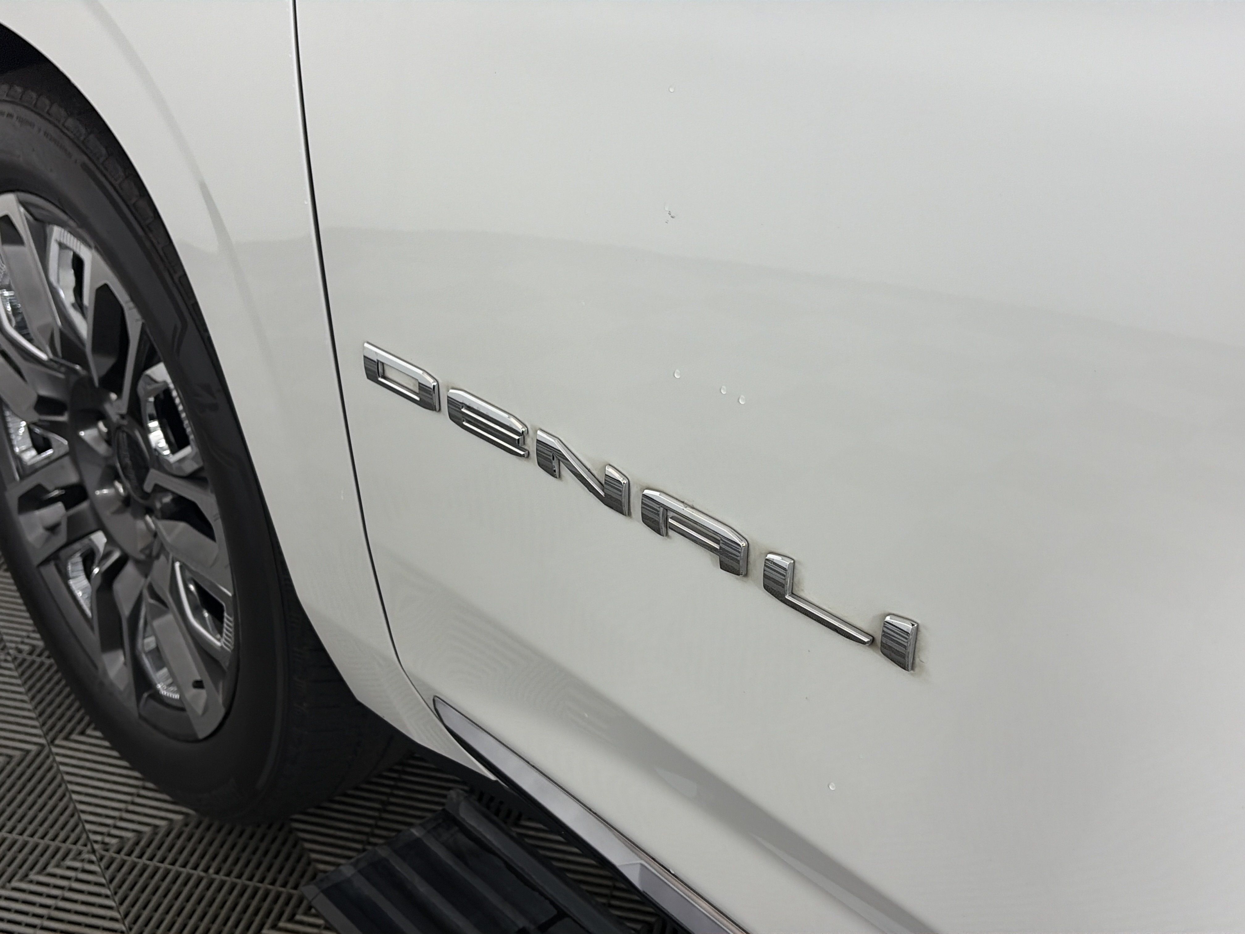 Used 2023 GMC Yukon Denali Ultimate AWD/4WD image 20