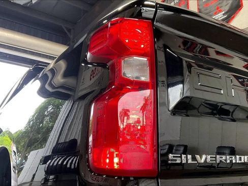 Used 2025 Chevrolet Silverado 1500 LT RWD image 17