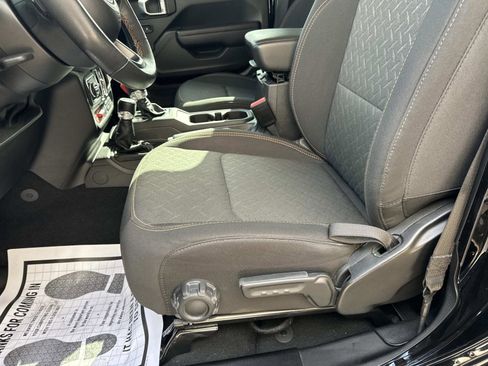 Used 2024 Jeep Gladiator Mojave w/ Convenience Group image 16