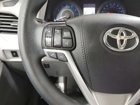 Used 2020 Toyota Sienna LE image 27