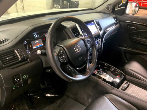 Used 2018 Honda Pilot Touring image 18