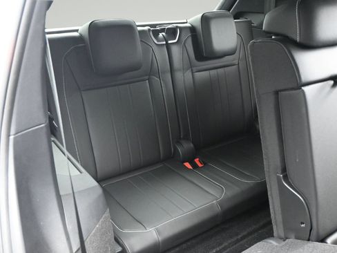 Used 2024 Volkswagen Tiguan SE R-Line FWD image 14